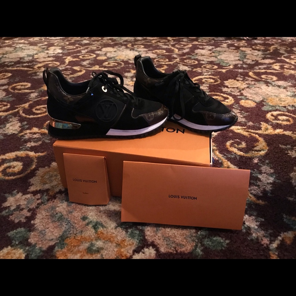 Authentic Louis Vuitton Sneakers With extra laces